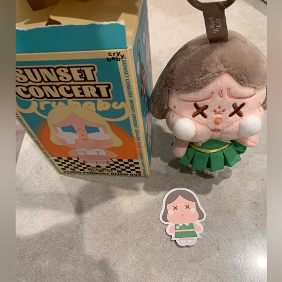 Authentic Popmart Crybaby Sunset Concert Series Plush Pendant- Dim Green - Picture 1 of 3